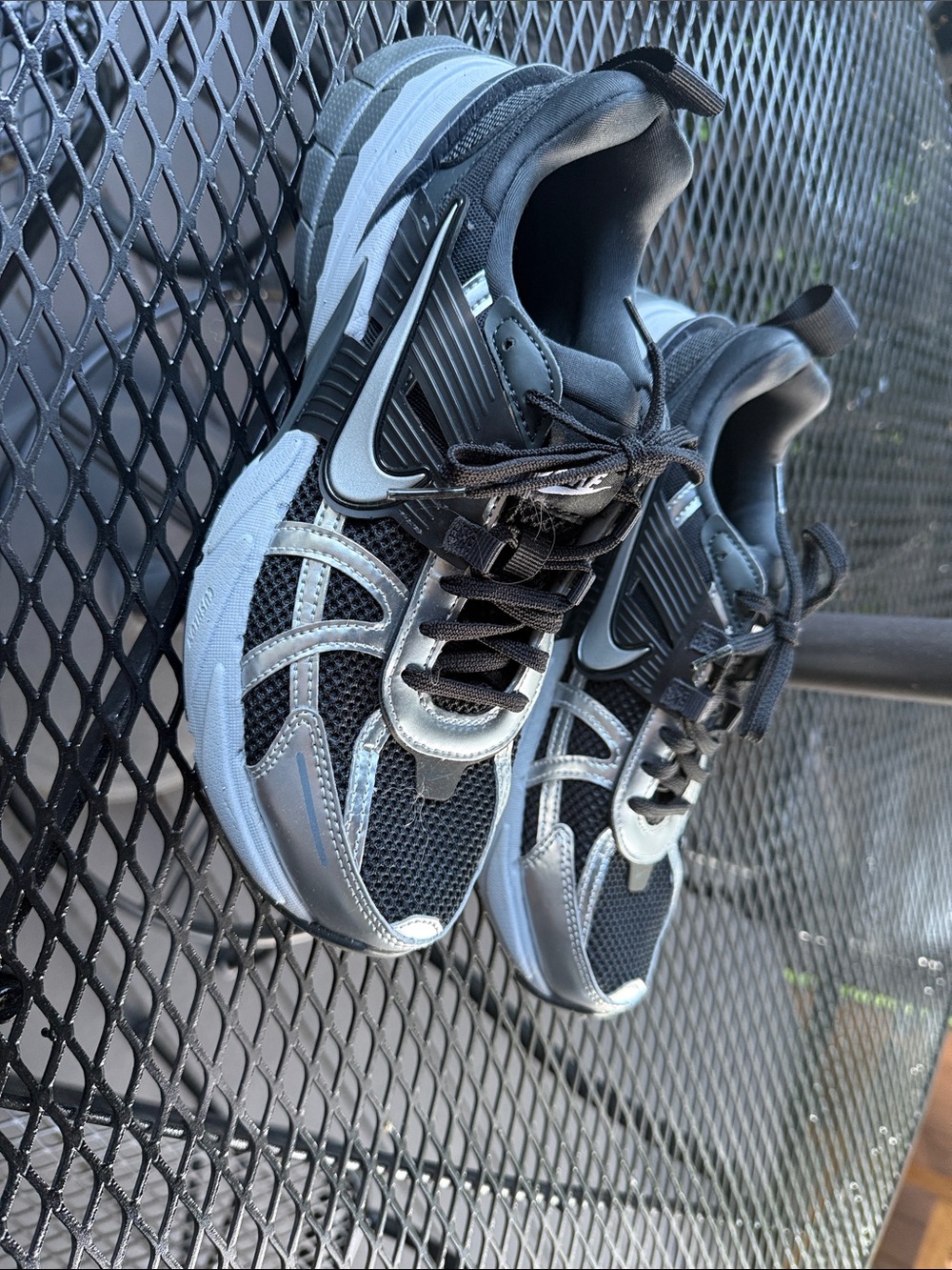 Womens Nike V2K